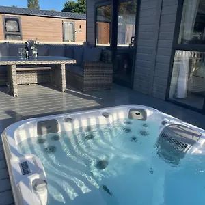 ailsa-lodge-with-hot-tub.yorkshirehotels.net/